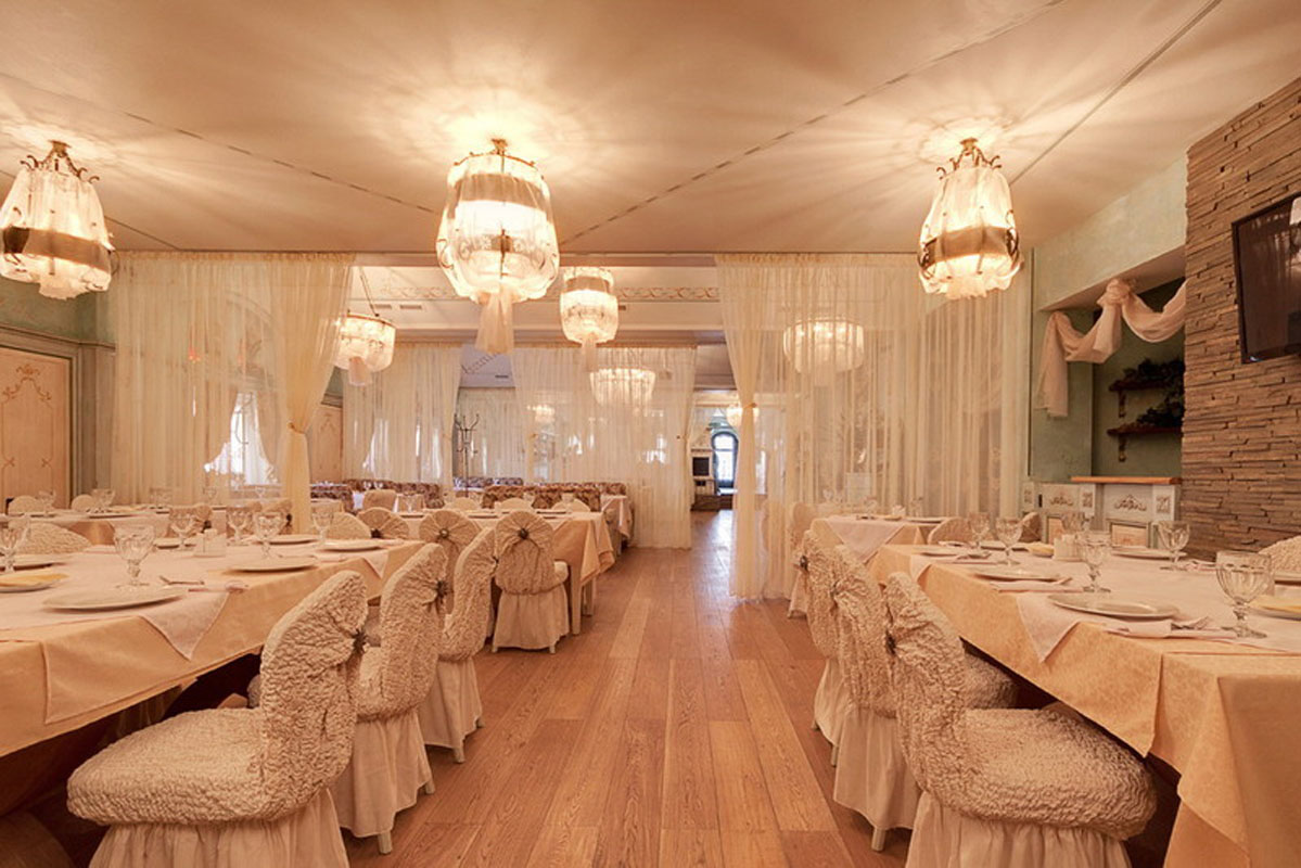 Большой зал — банкетный зал Ресторан Абрикос, фото