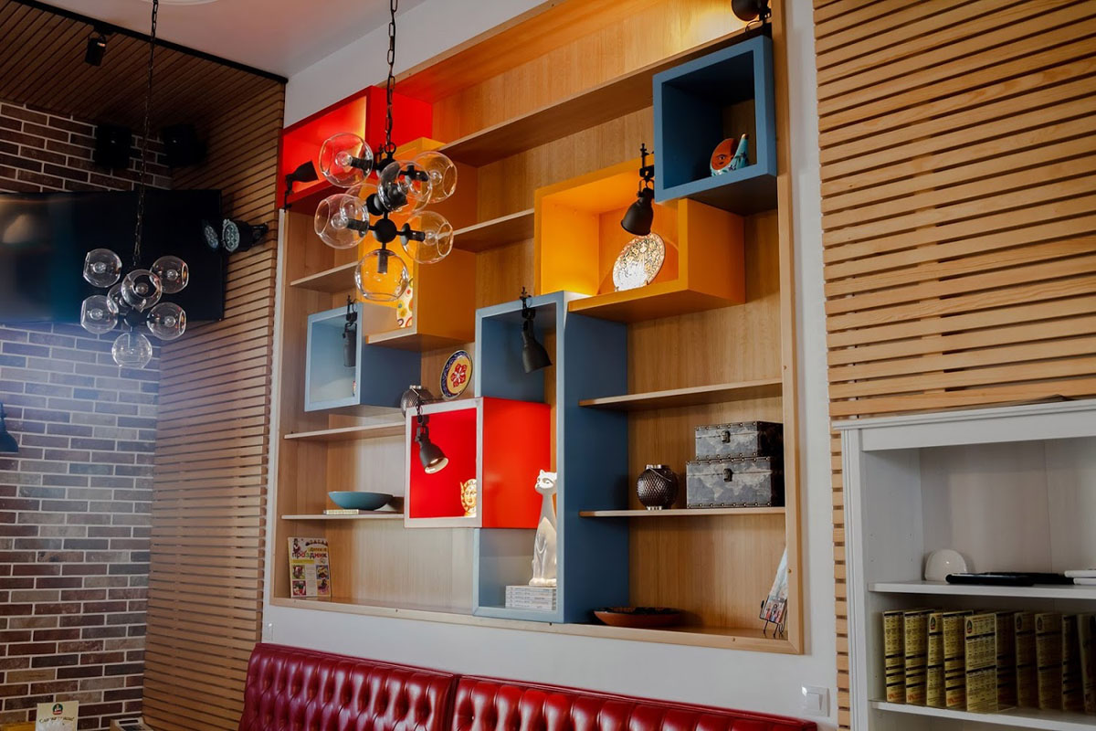 Основной зал — Мама Люба