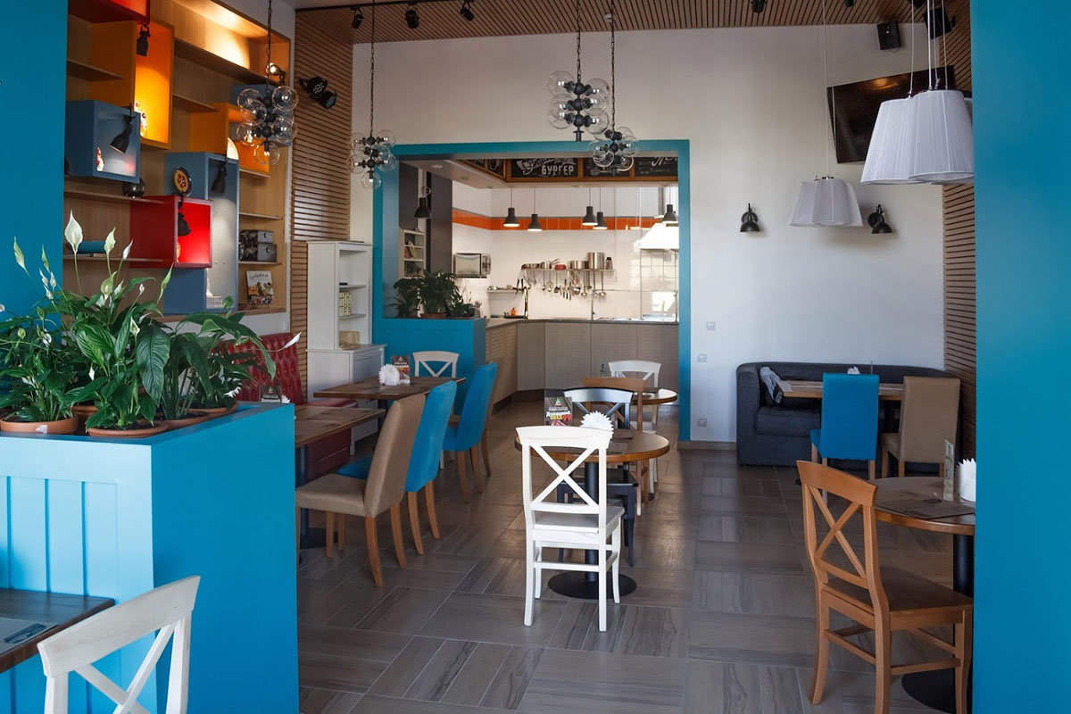 Основной зал — Мама Люба