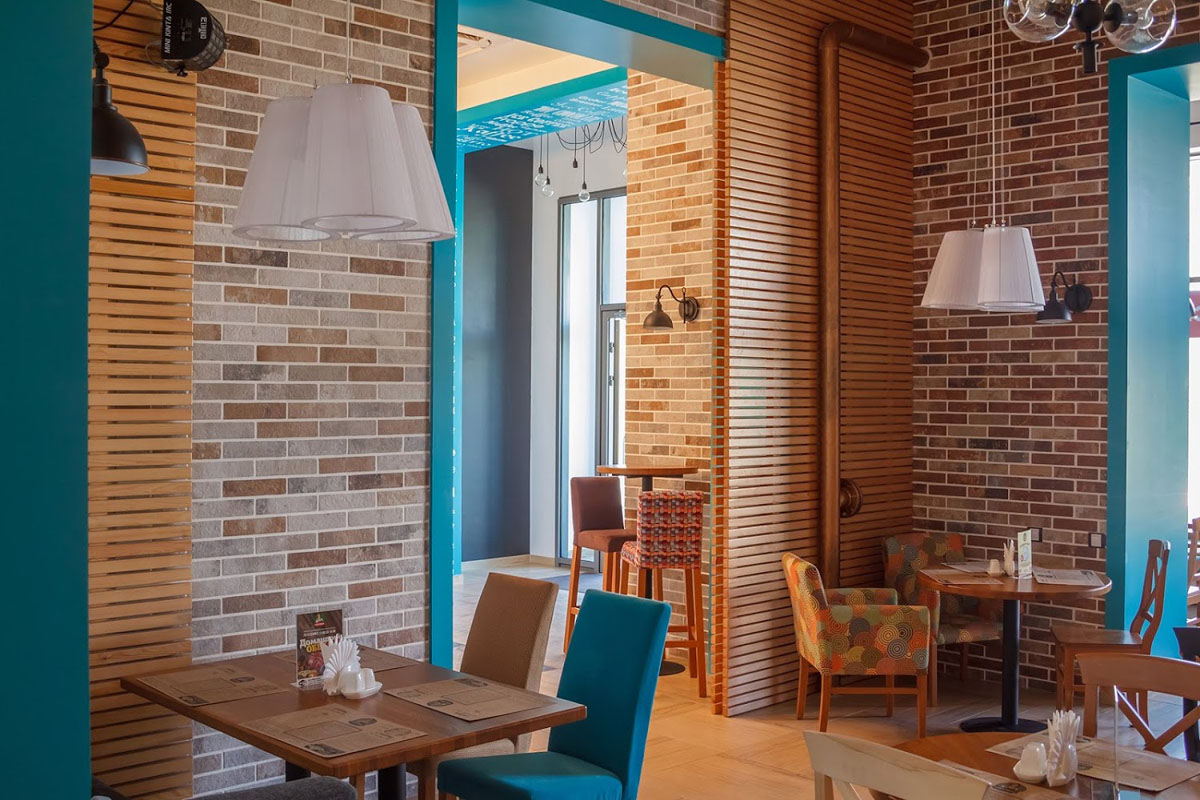 Основной зал — Мама Люба