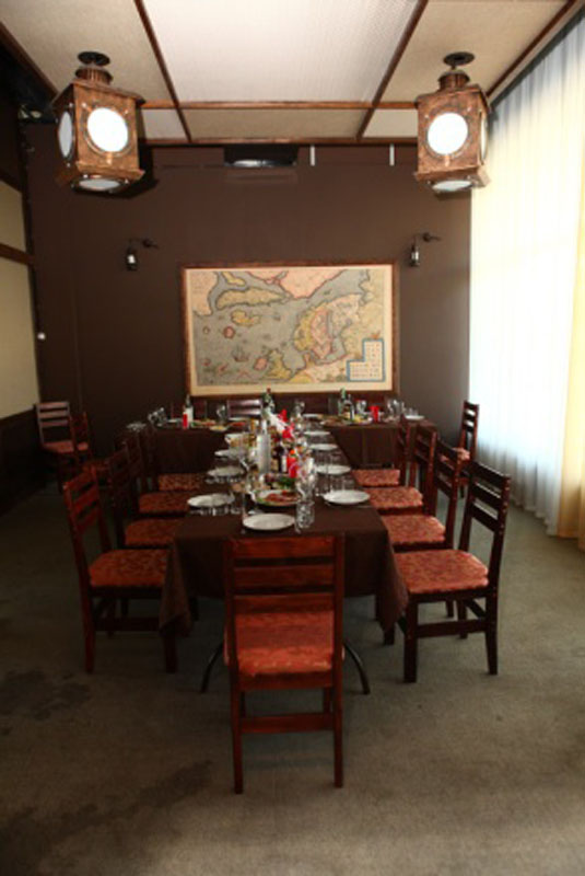 Малый зал — Палуба