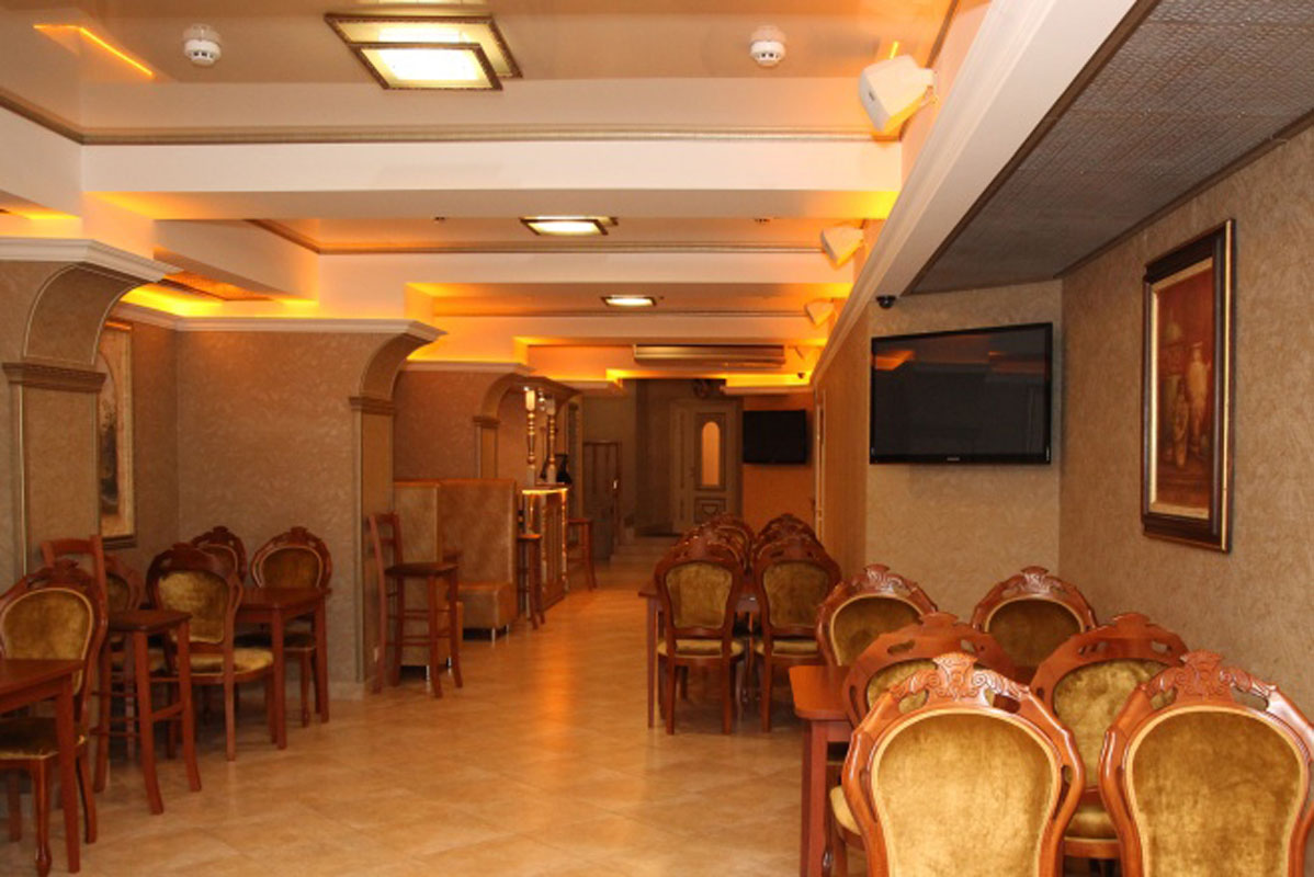 Малый зал — Золотая Корона