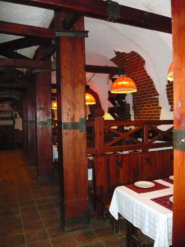 Основной зал — Старая телега