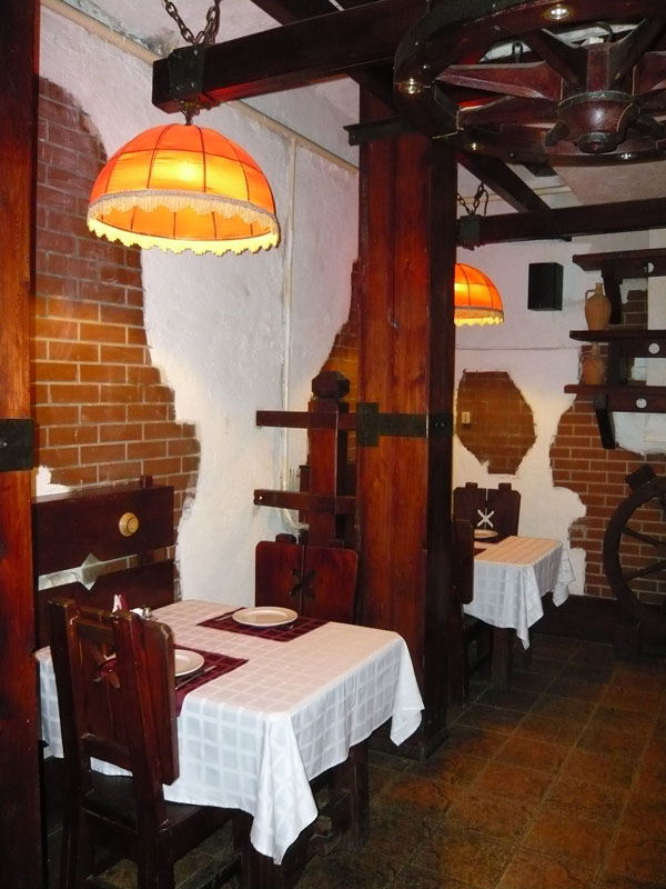 Основной зал — Старая телега