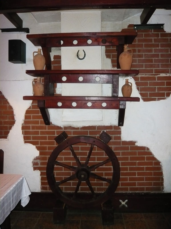 Основной зал — Старая телега