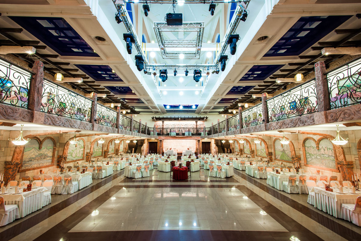 Зал Звартноц — Ресторан Амроц на Невском