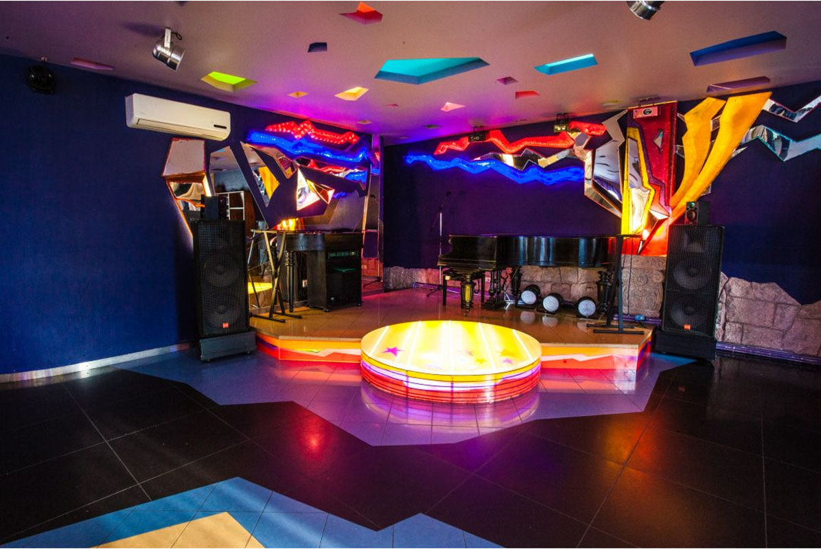 Танцевальный зал — Ресторан Амроц на Передовиков