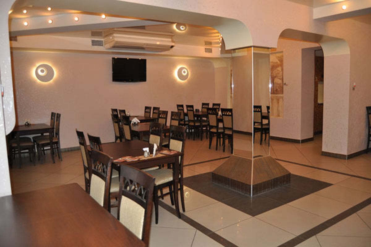 Основной зал — Виват