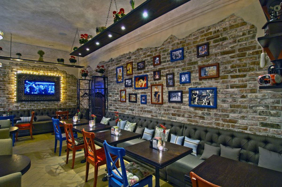 Основной зал — Уютное кафе Бенджамин