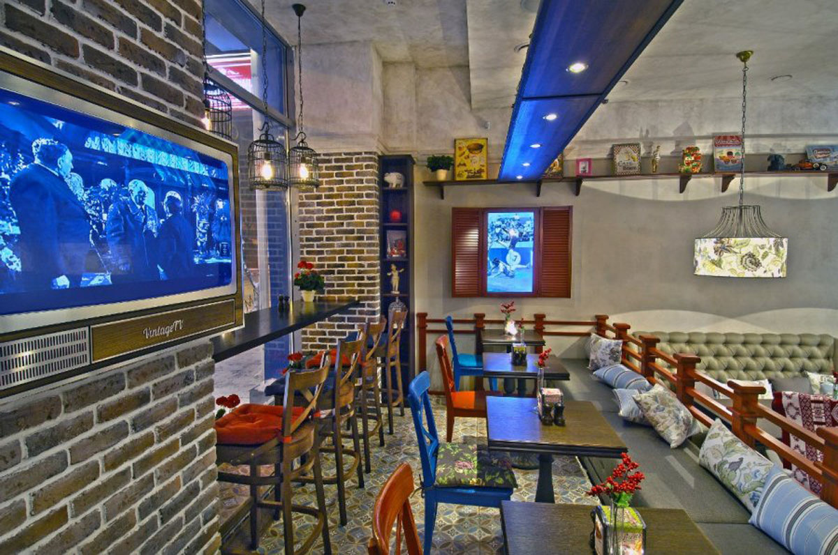 Основной зал — Уютное кафе Бенджамин