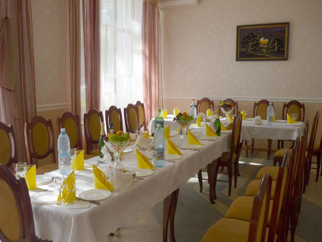 Малый зал — Триумф