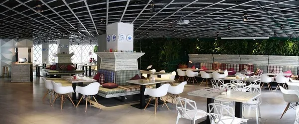 Основной зал — интерьер зала