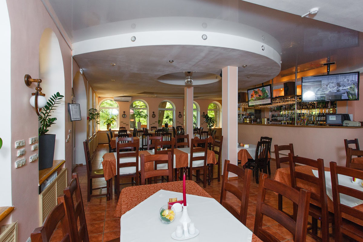 Основной зал — Ветерок