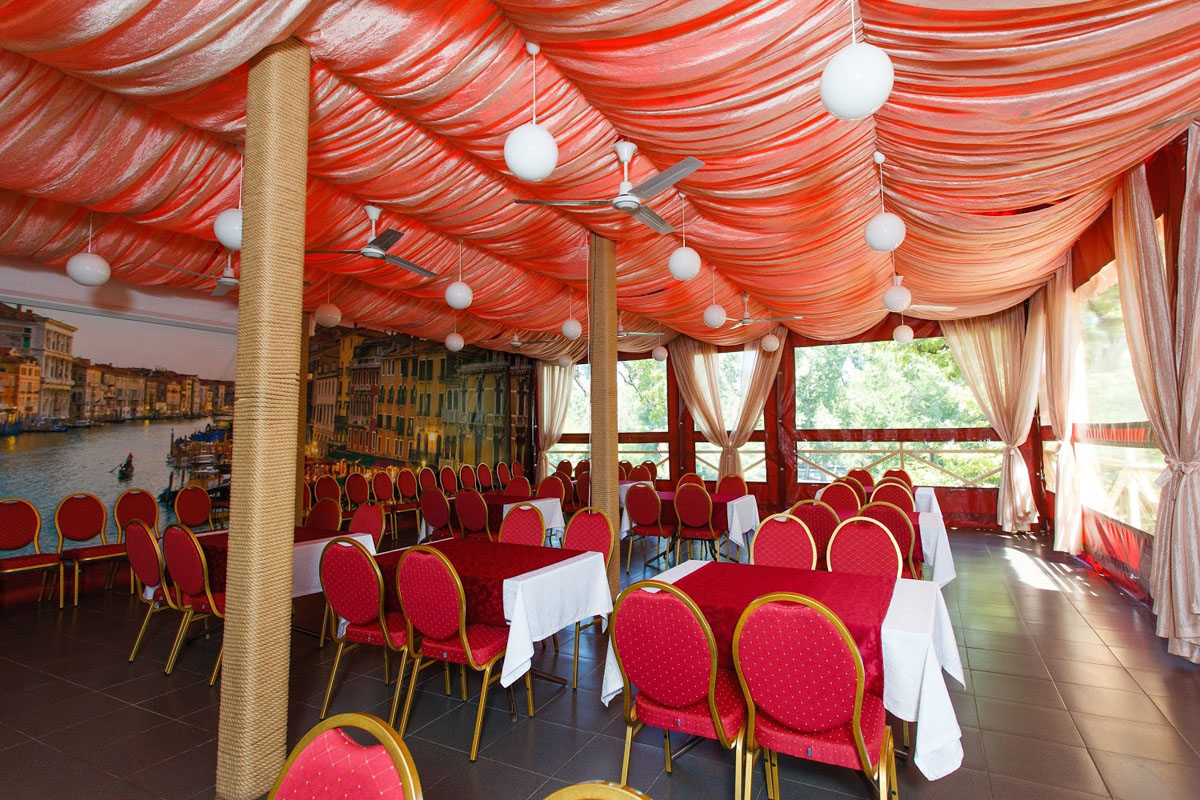 Основной зал — Ветерок