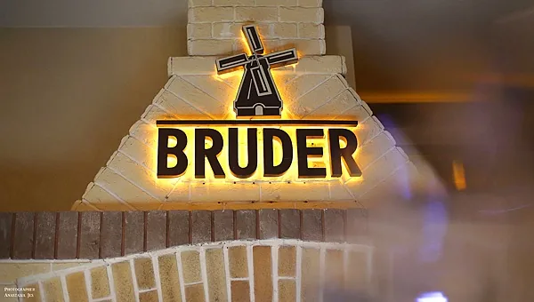 Bruder, Основной зал — фото