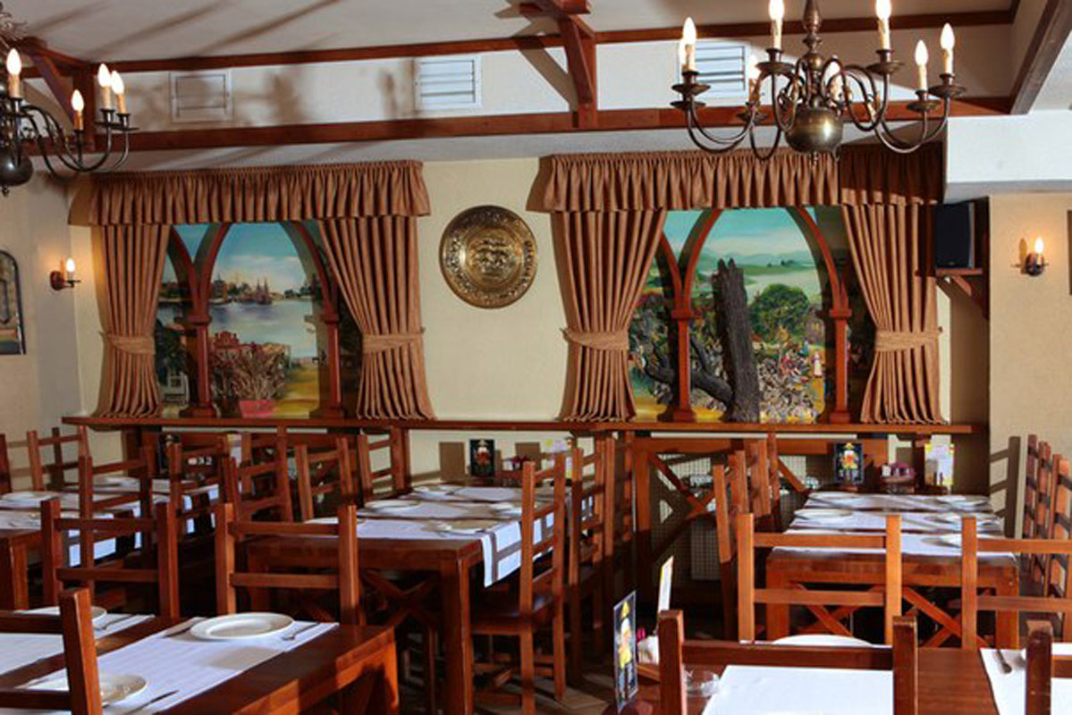 Основной зал — Пивной ресторан Frau Muller