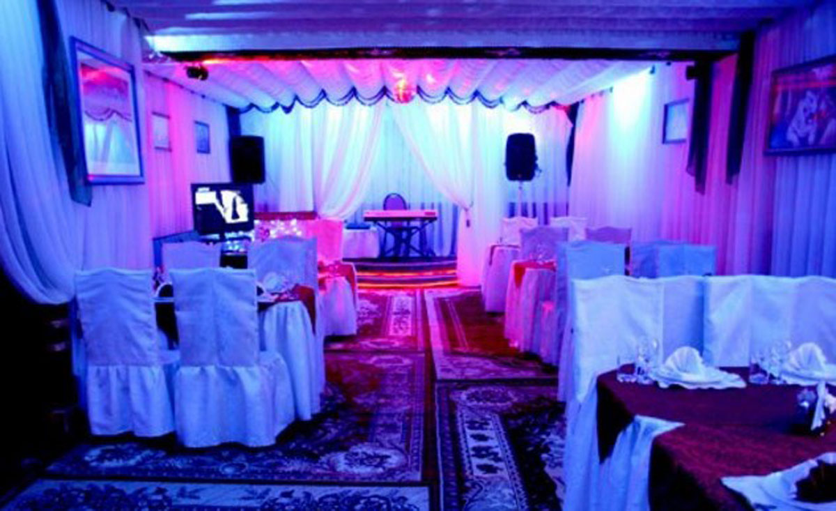 Основной зал — У Водопада