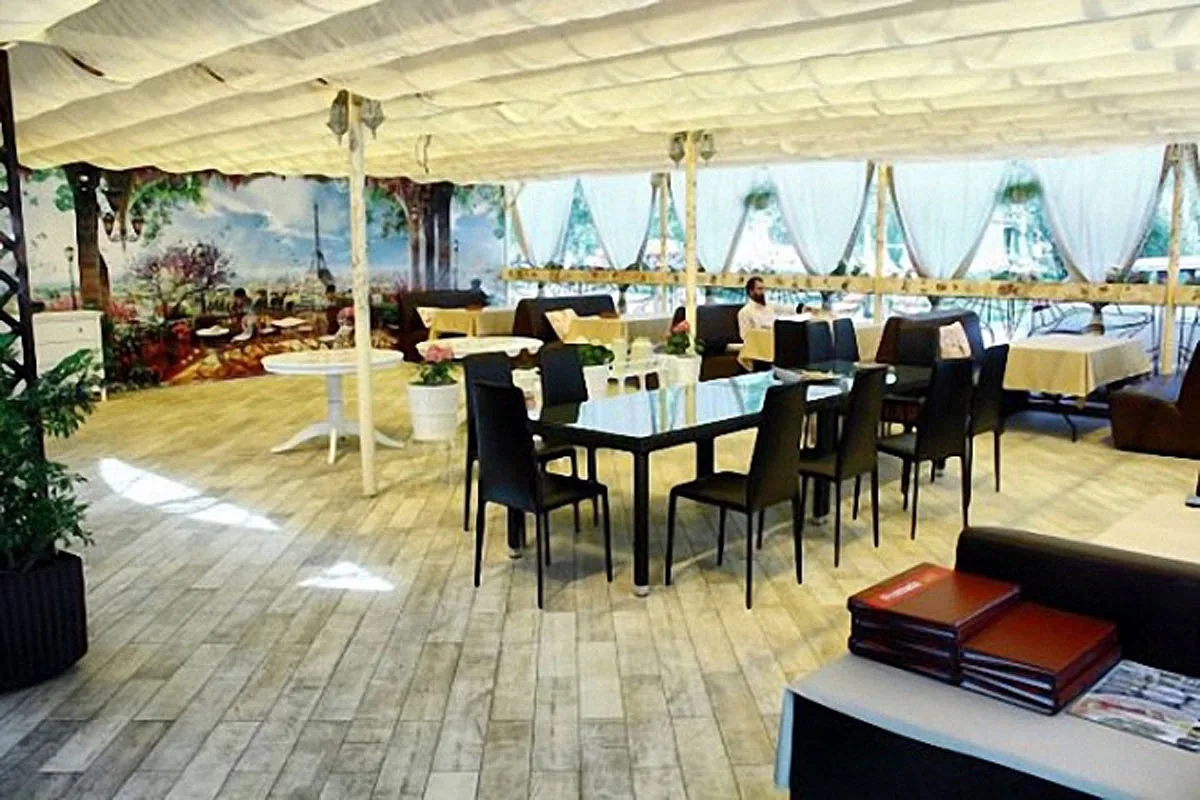 Летняя веранда — банкетный зал Prohlada Cafe, фото
