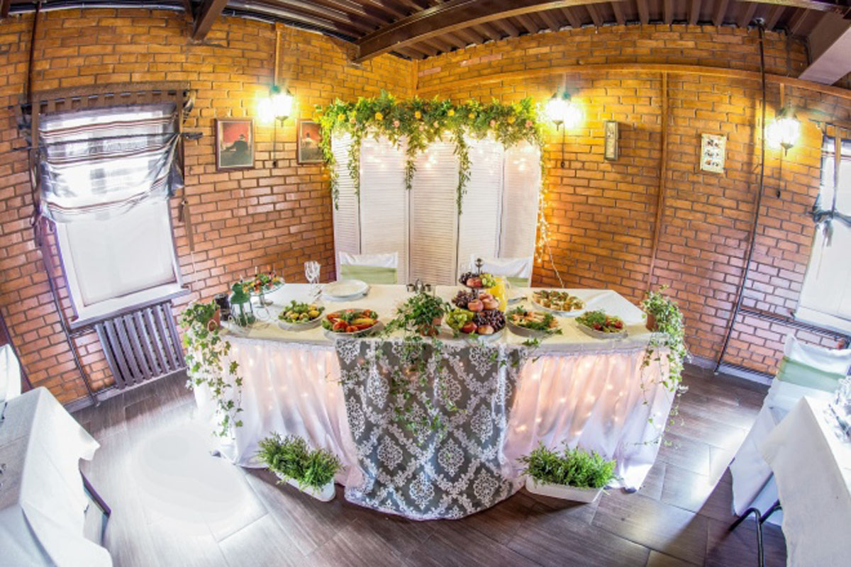 Основной зал — Brown