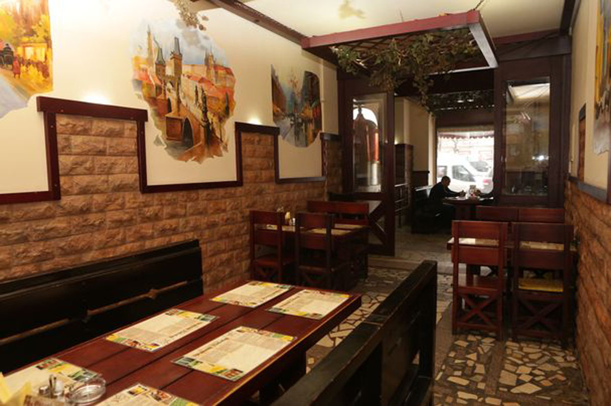 Основной зал — У Швейка