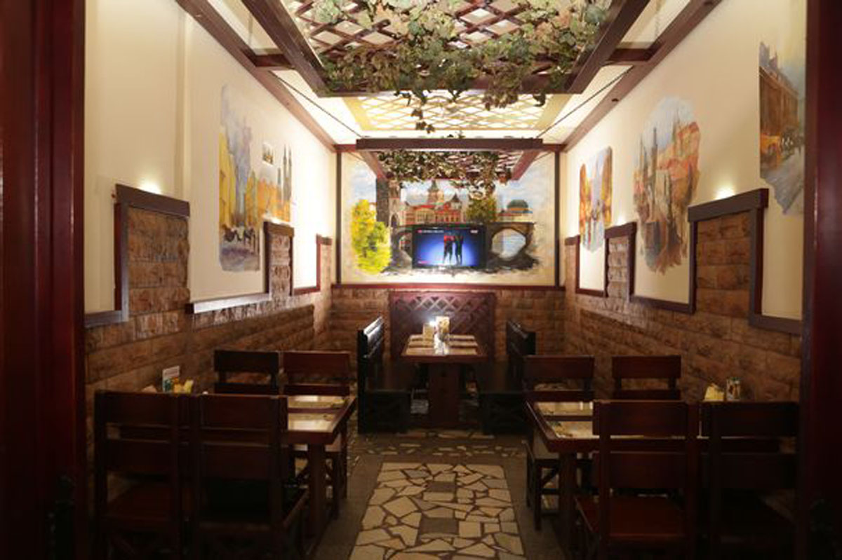 Основной зал — У Швейка