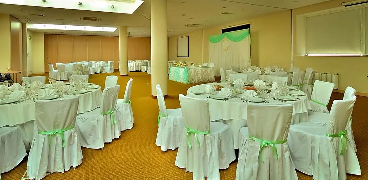Гостиничный комплекс Holiday Inn — Большой банкетный зал, фото банкетного зала