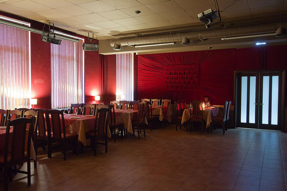 Основной зал — Тема