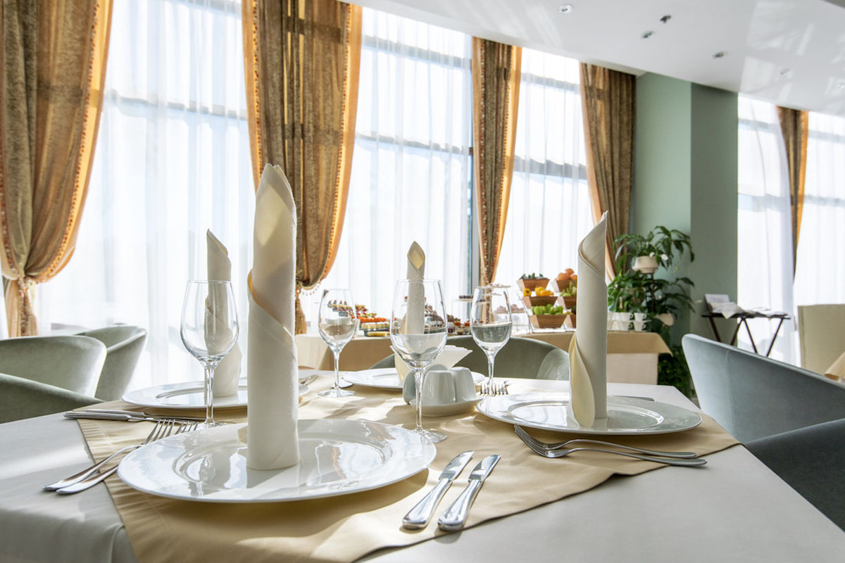 Ресторан — банкетный зал Отель Звездный, фото