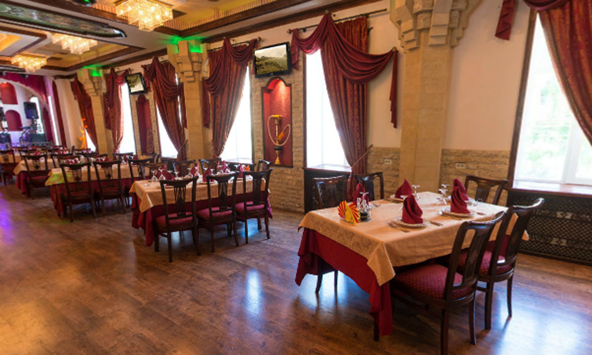 Зал на 100 человек