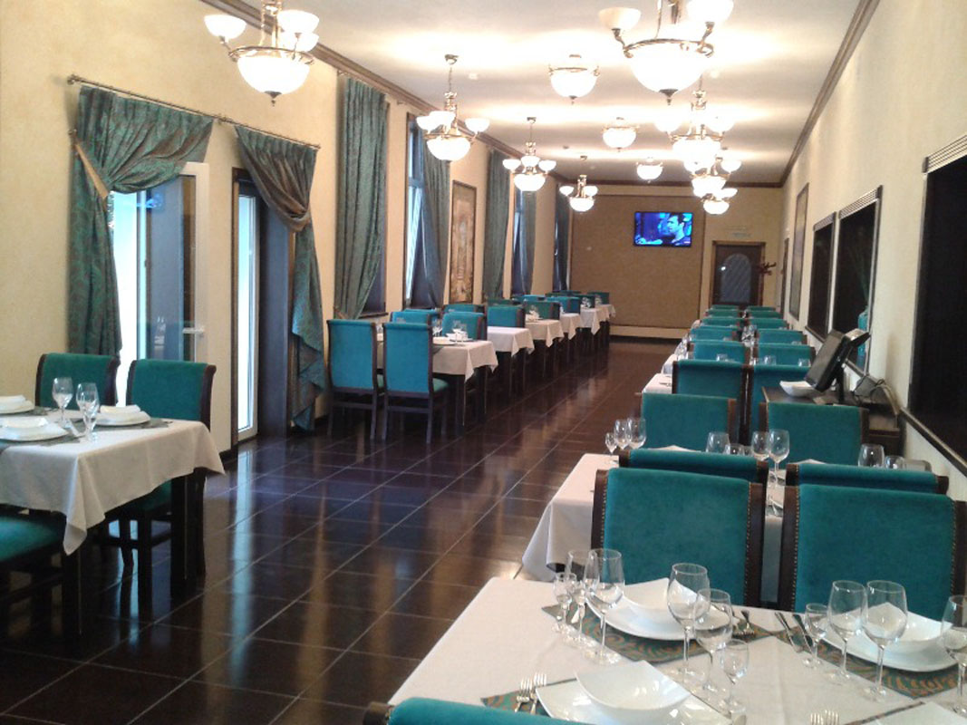 Малый зал — Павлин