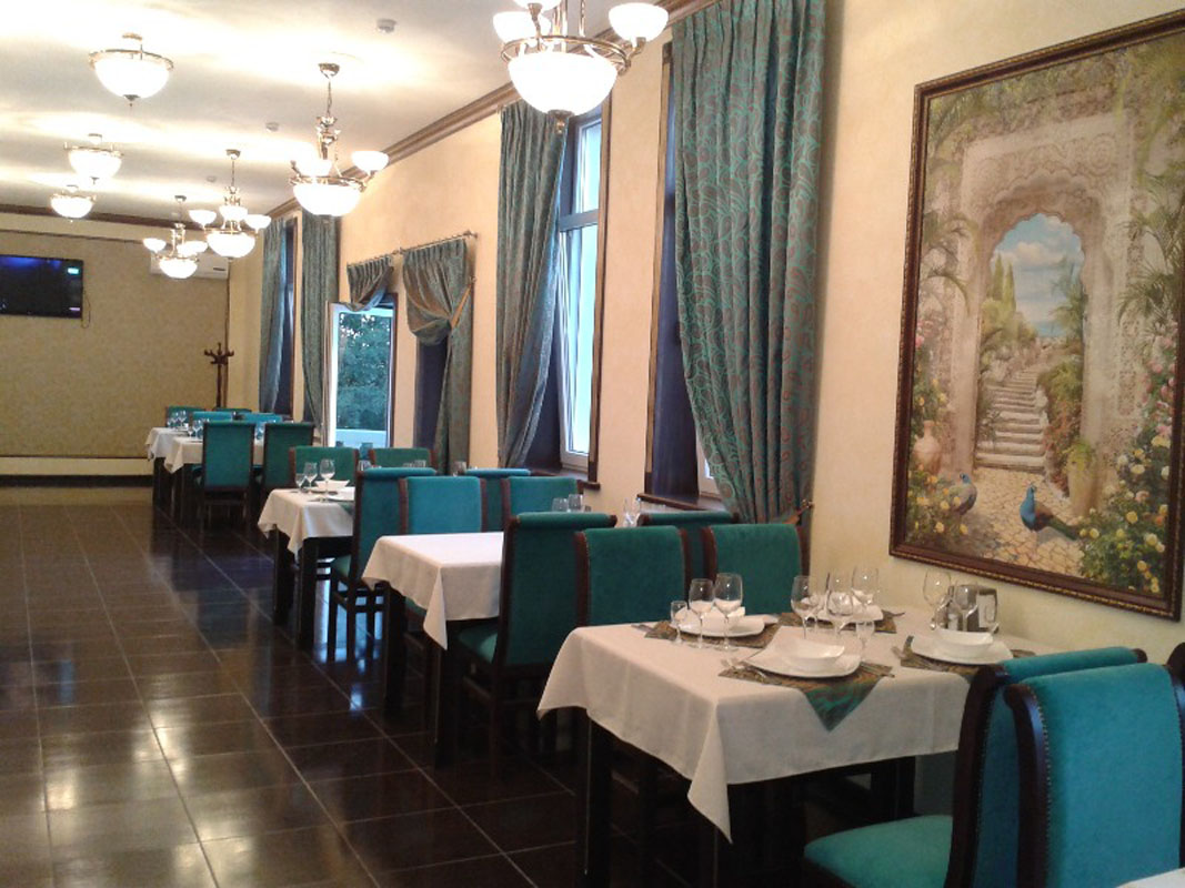 Малый зал — Павлин