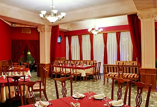 Зал на 120 человек — Лира