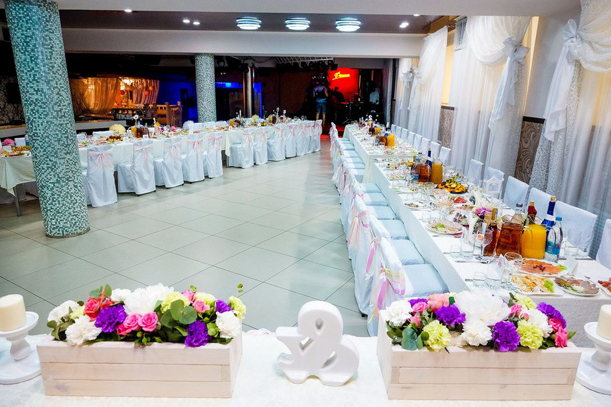 Загородный комплекс Форсаж — Большой банкетный зал, фото банкетного зала