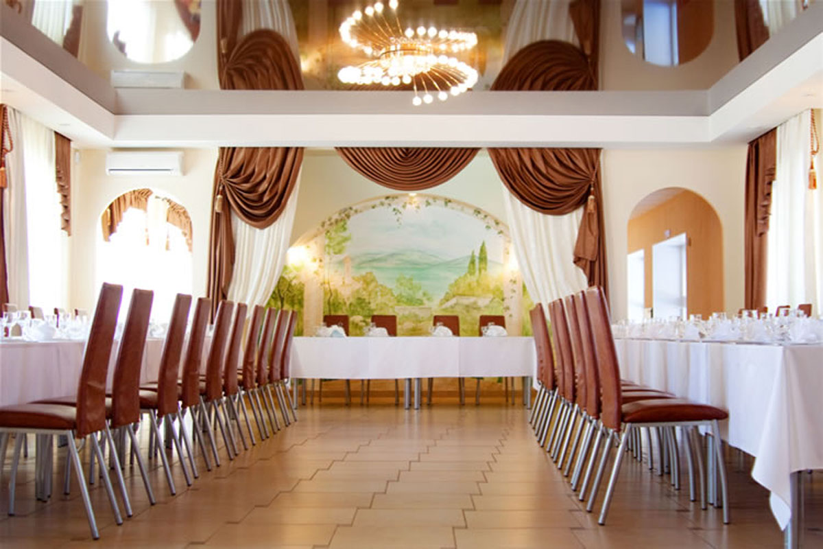 Основной зал — У Фонтана