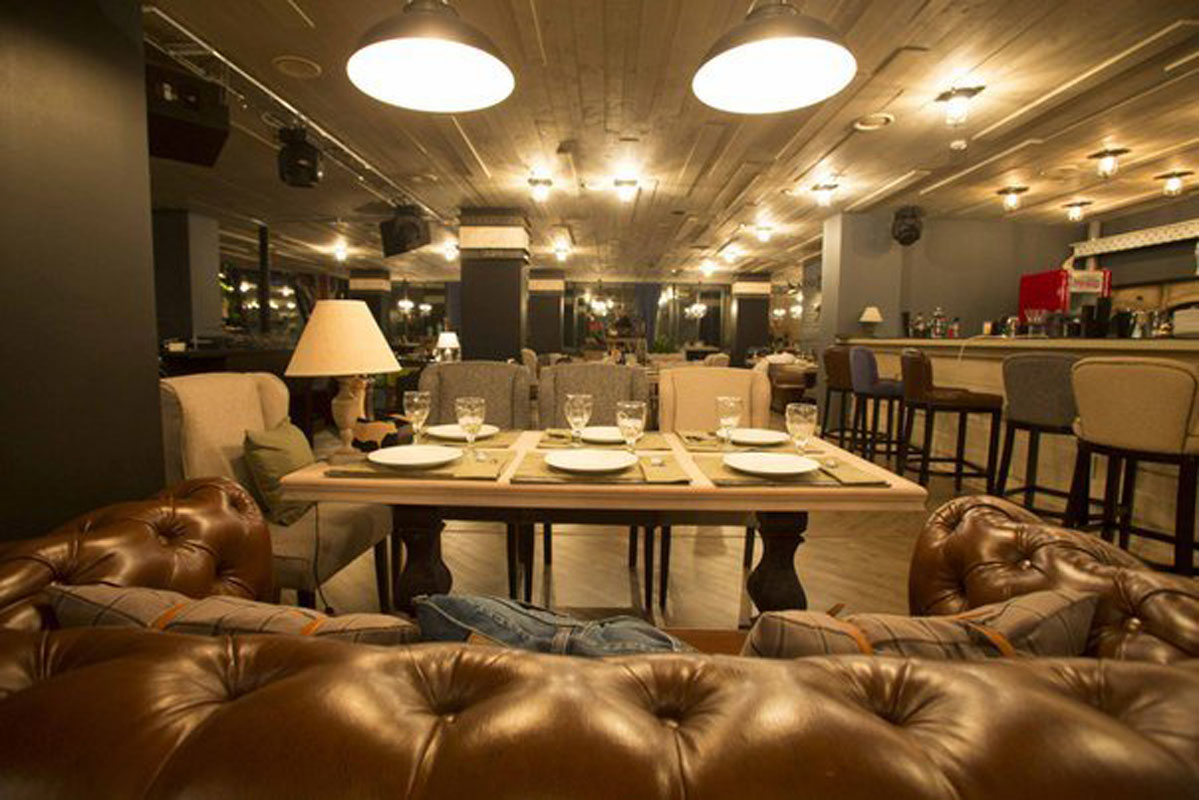 Основной зал — Grill'Age