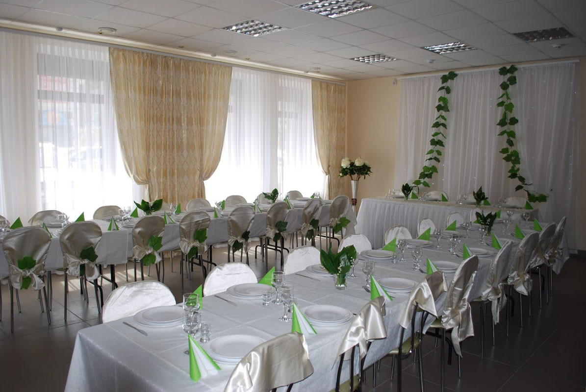 Основной зал — Сели-поели