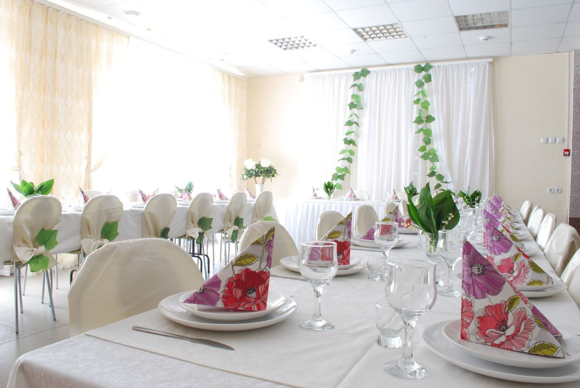 Основной зал — Сели-поели