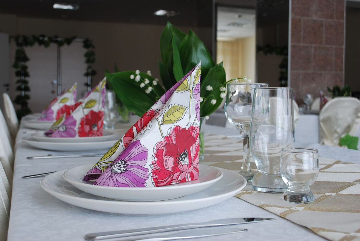 Основной зал — Сели-поели