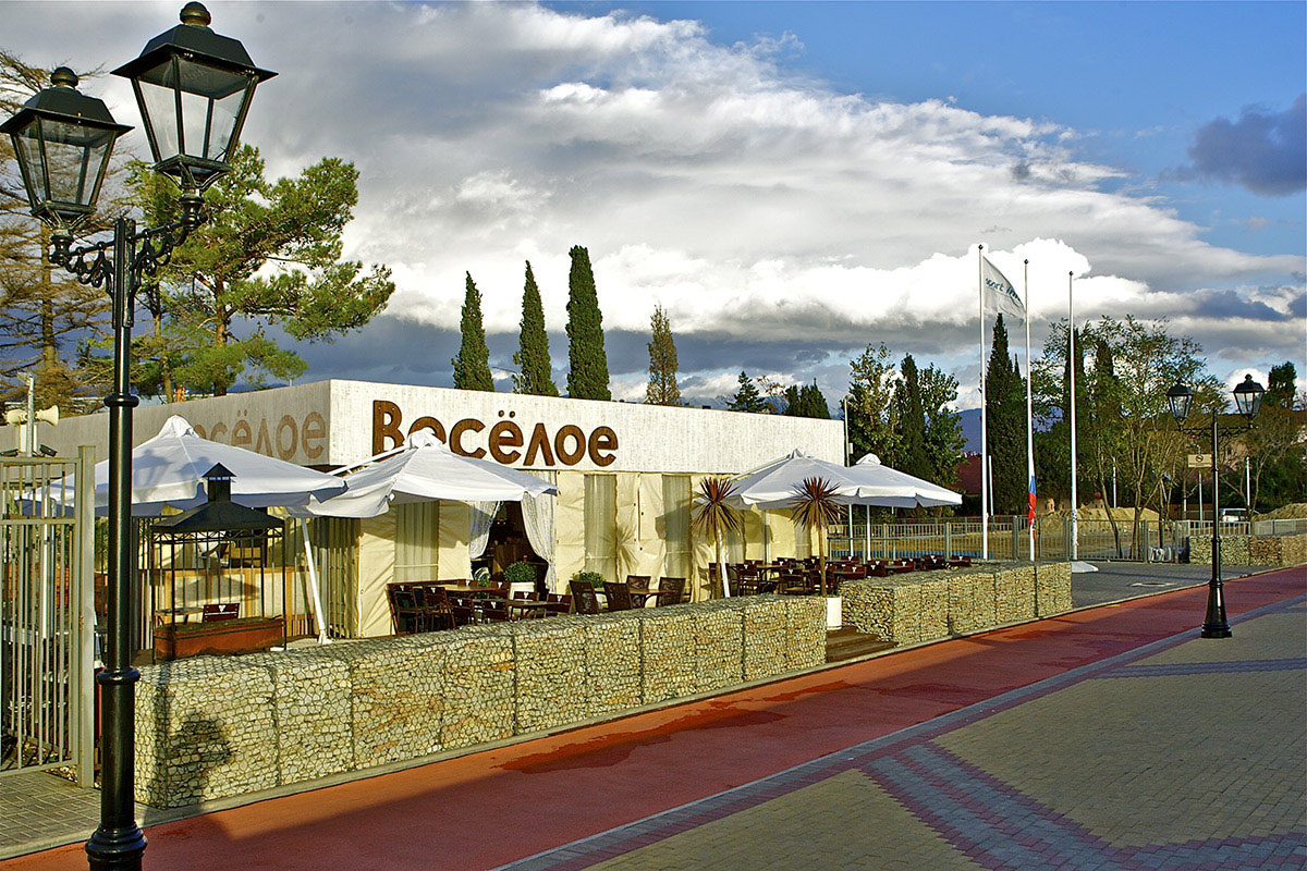 Основной зал — Кафе «Весёлое»