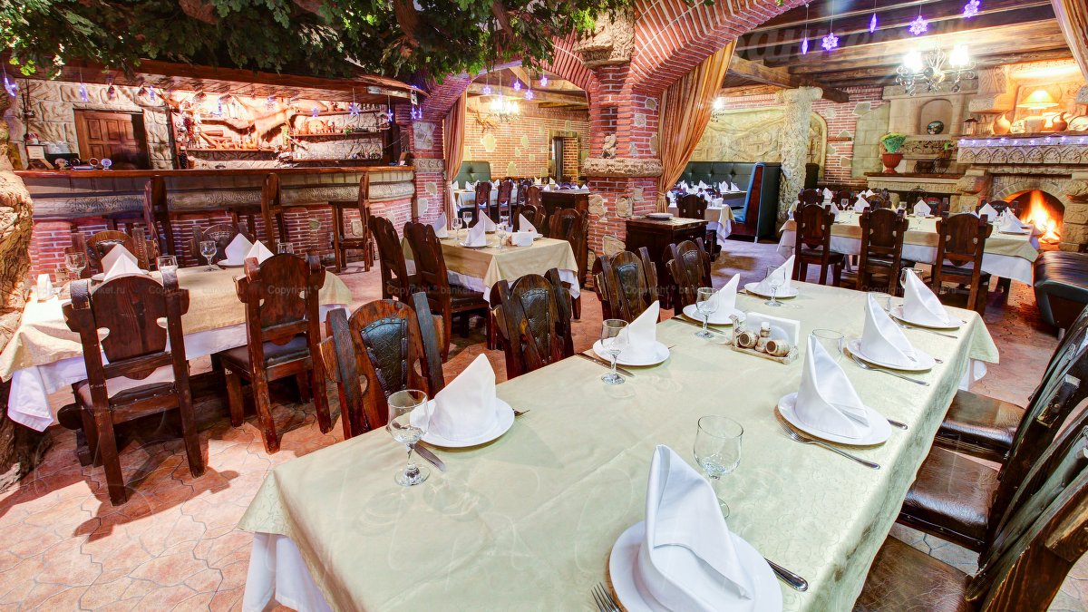 Основной зал — Ресторан Камин