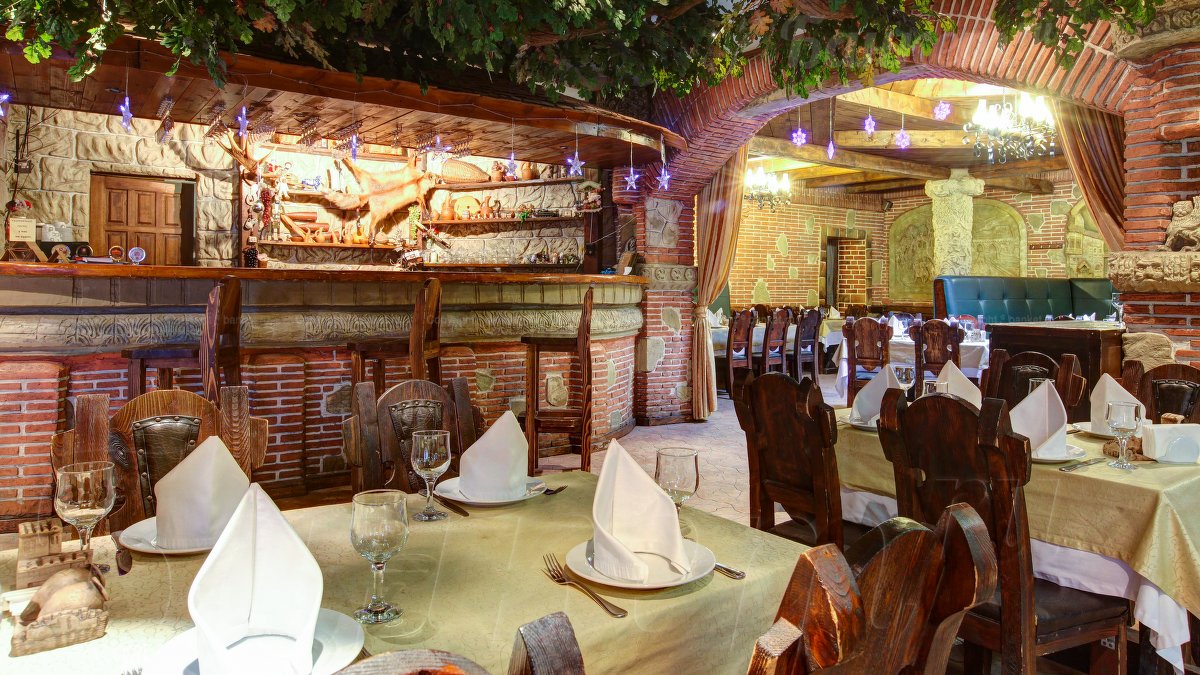 Основной зал — Ресторан Камин