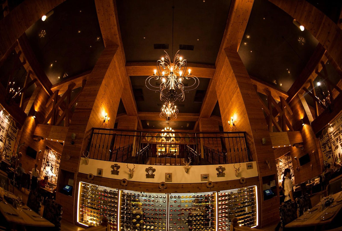 Основной зал — MoonDeer