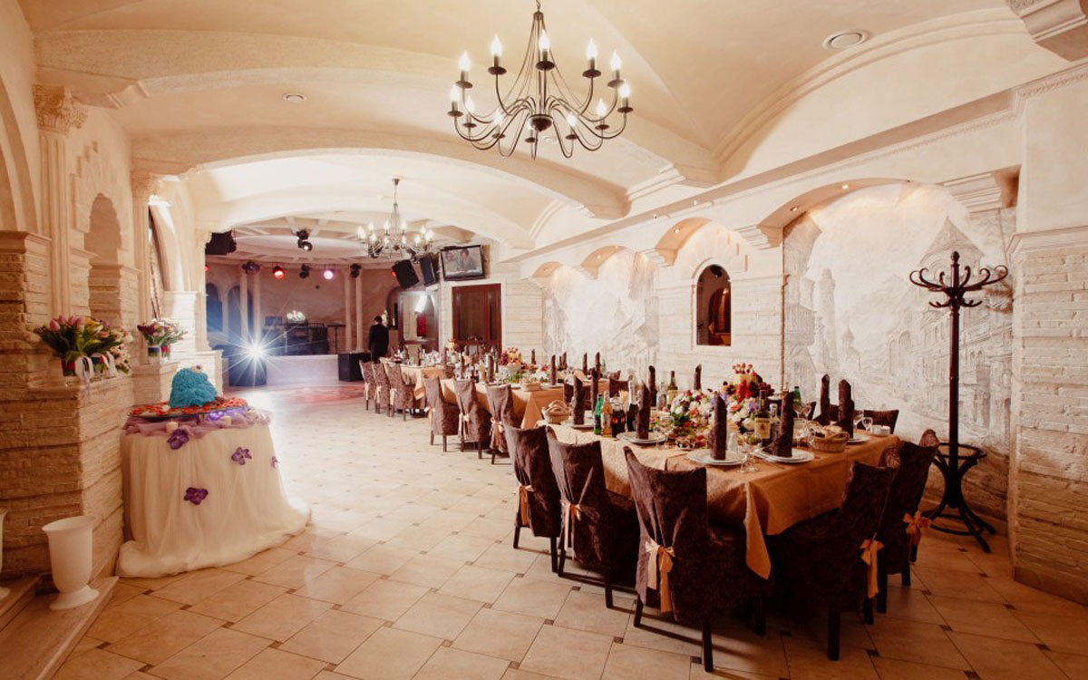 Ресторан Эвелина — Зал на 100 человек, фото банкетного зала