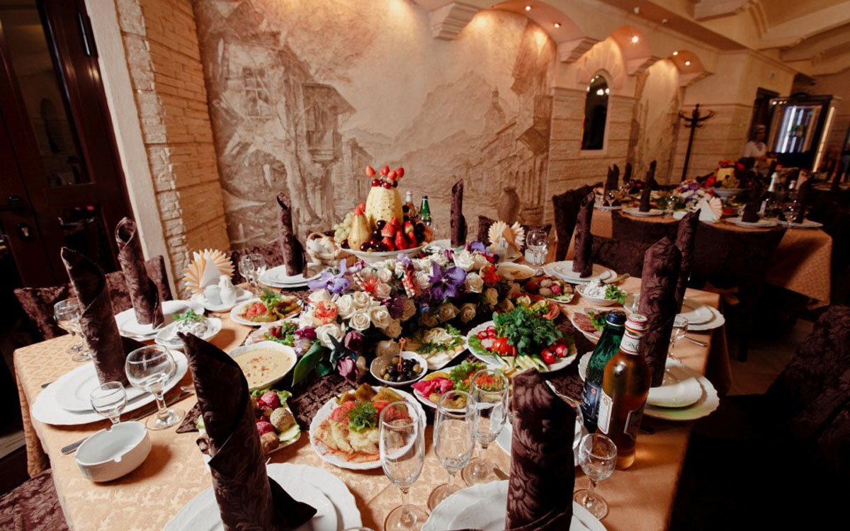 Зал на 100 человек — Ресторан Эвелина