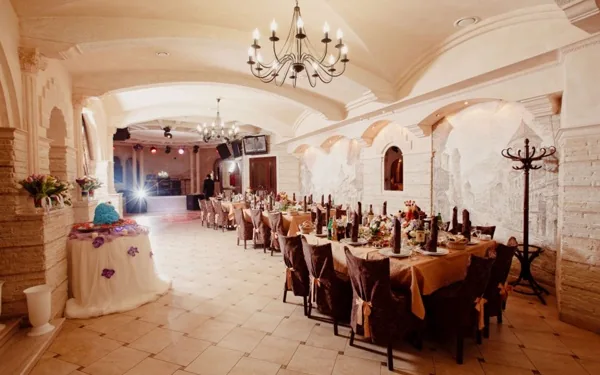 Зал на 100 человек