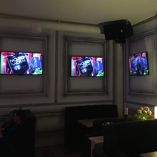 Основной зал — Burger and Smoke