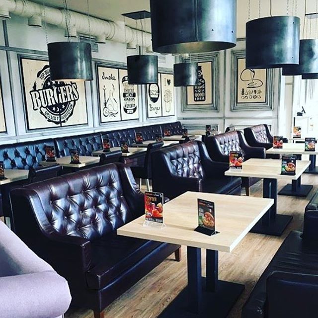 Основной зал — Burger and Smoke