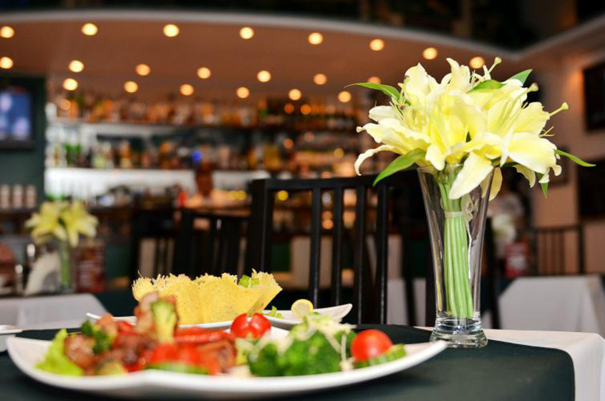 Основной зал — Real