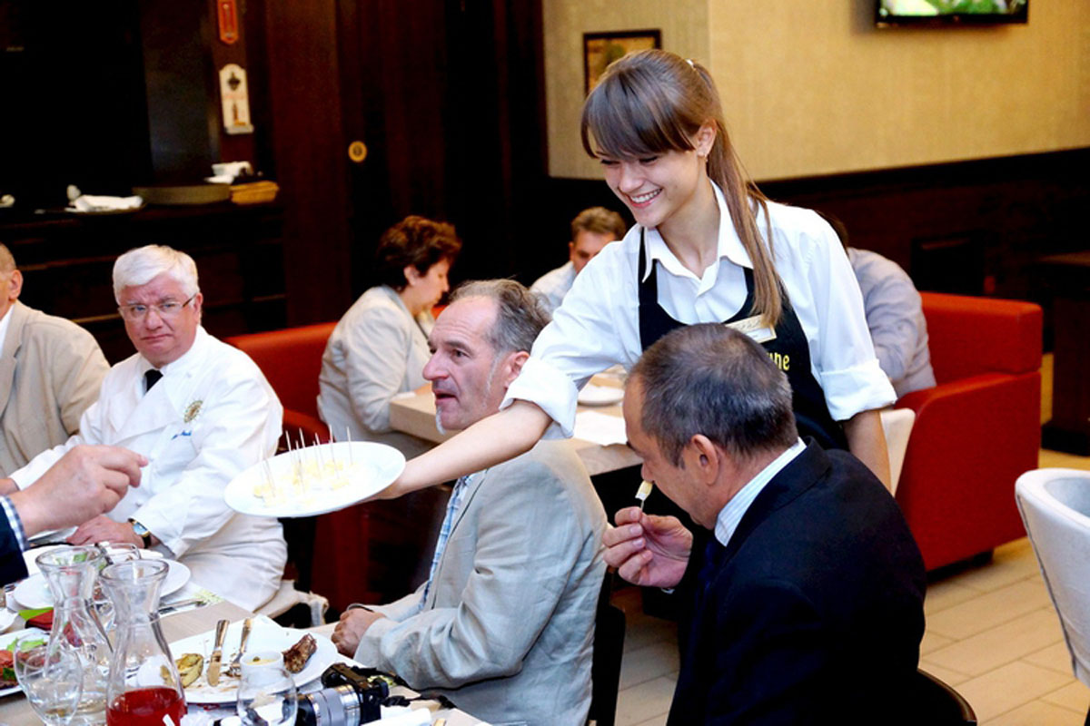 Основной зал — Cafe de Lafe