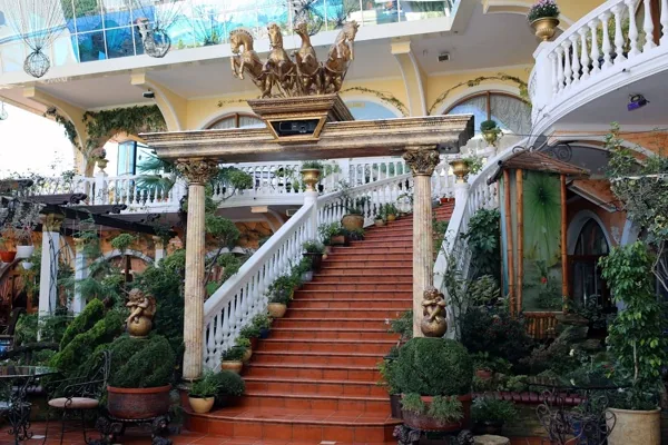 Основной зал